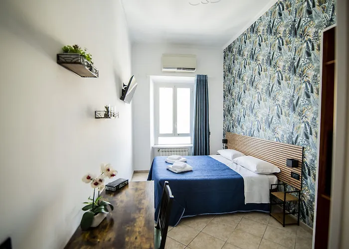 Dell'urbe Otel