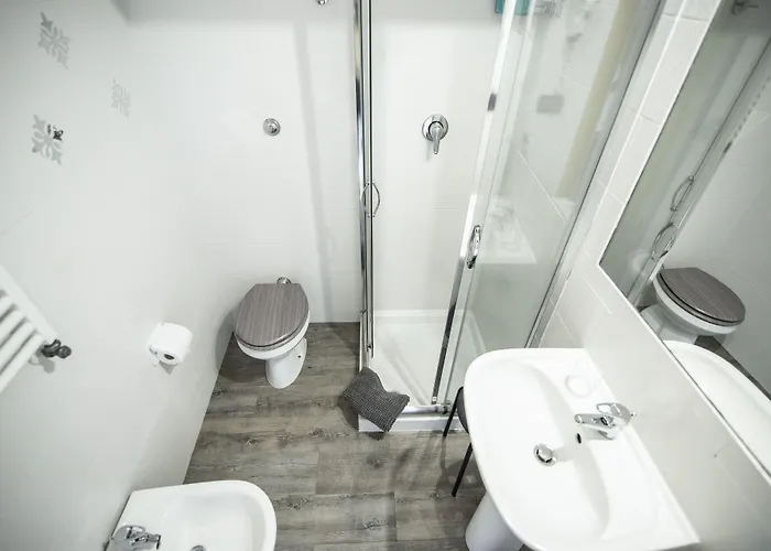 Dell'urbe Otel